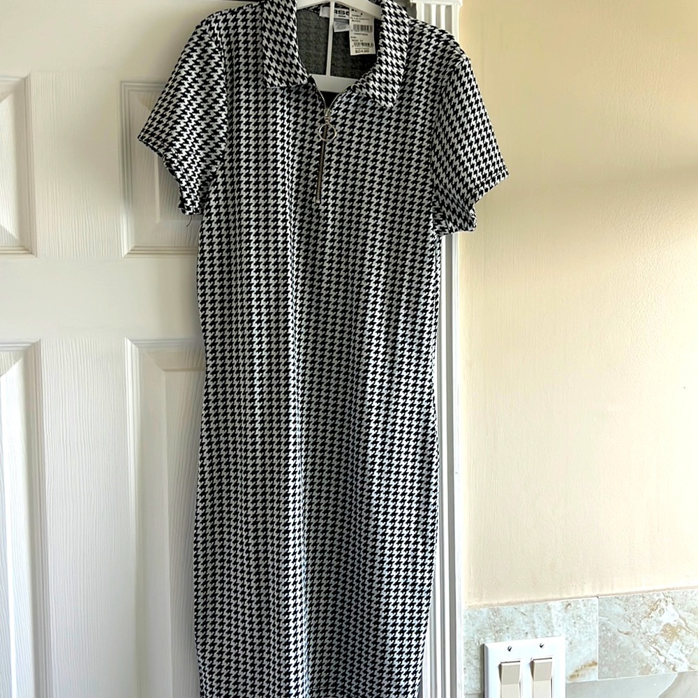 RSQ houndstooth zip mini dress